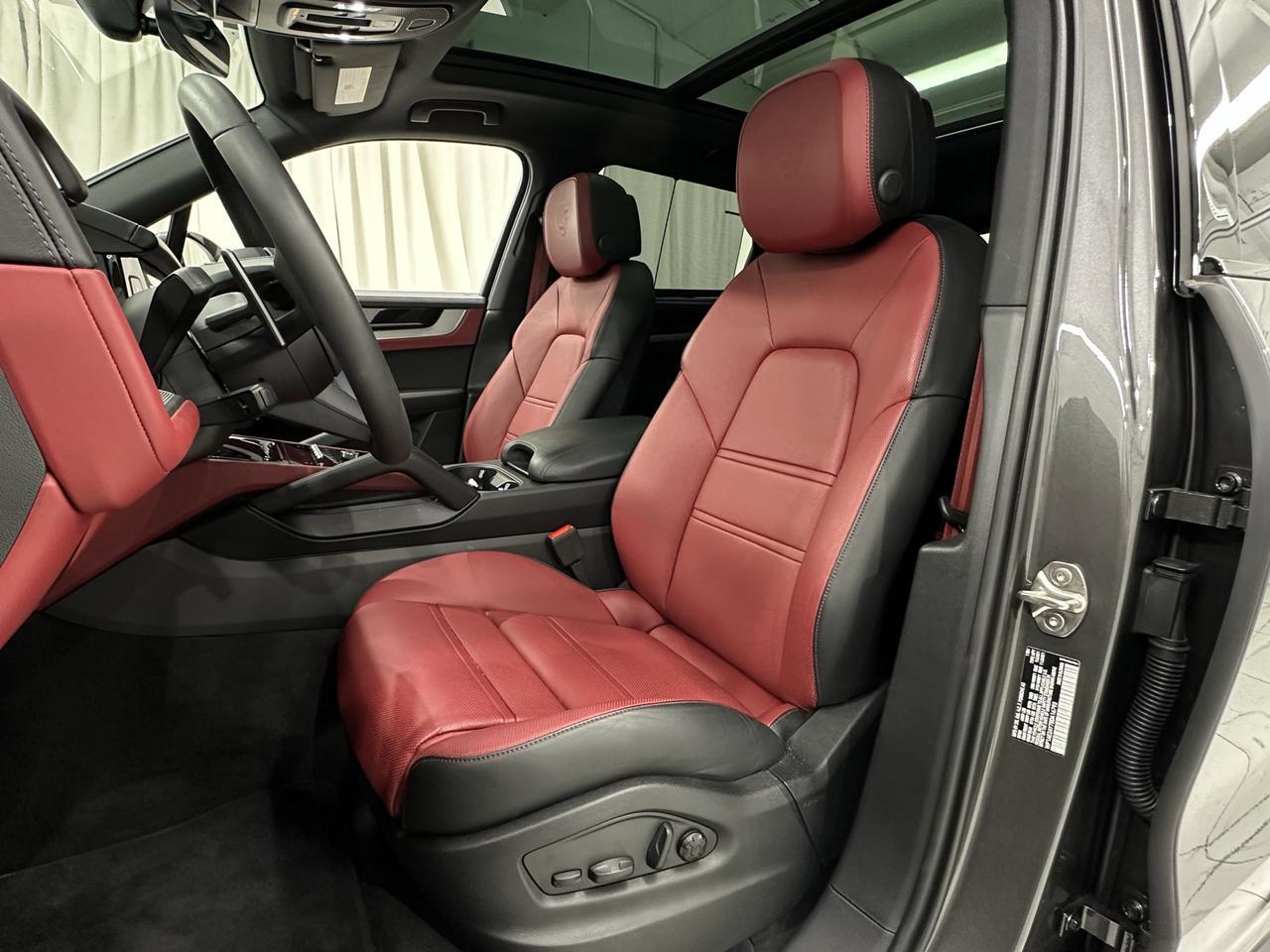 2025 Porsche Cayenne E-Hybrid photo 28