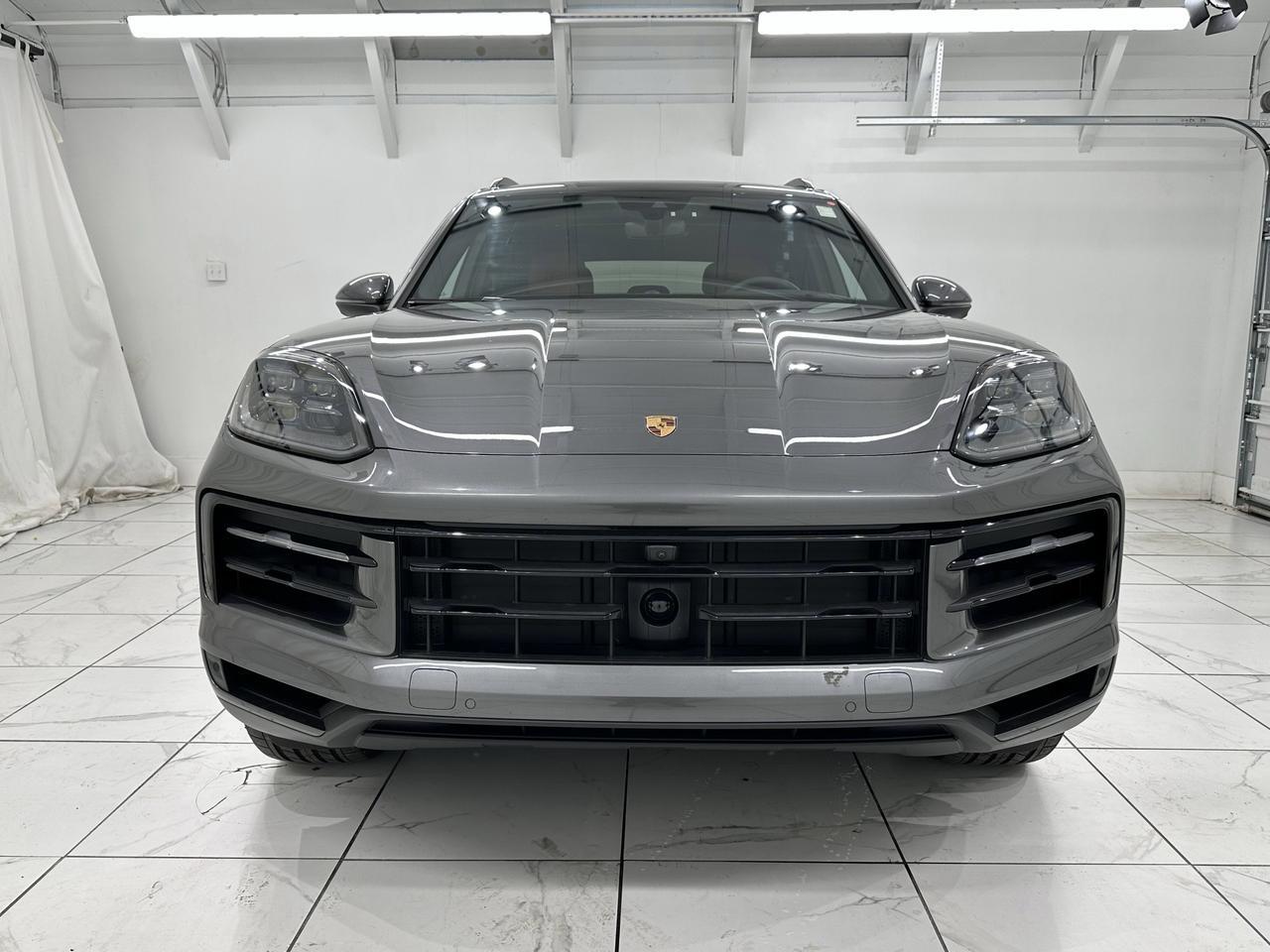 2025 Porsche Cayenne E-Hybrid photo 8