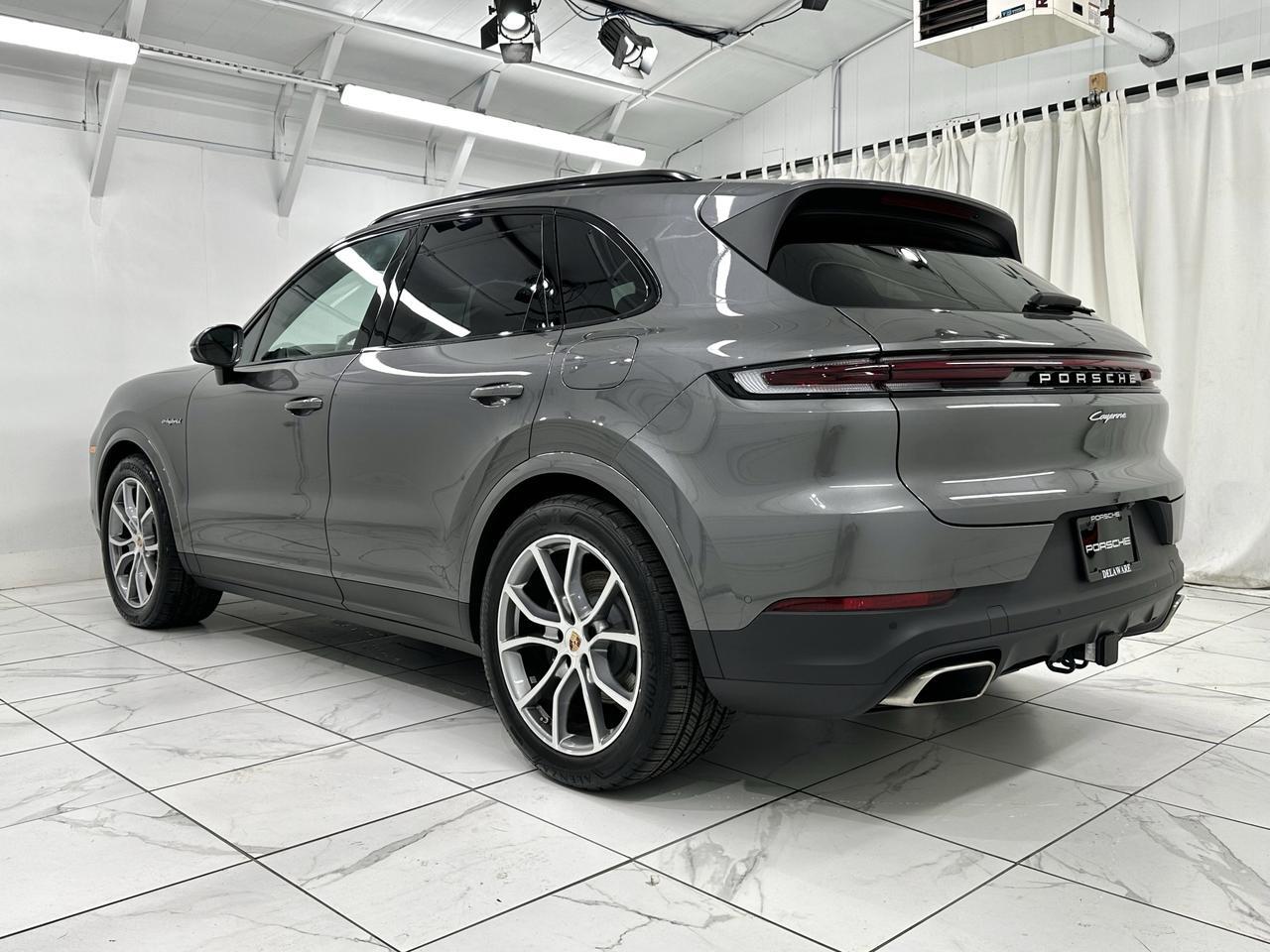 2025 Porsche Cayenne E-Hybrid photo 3