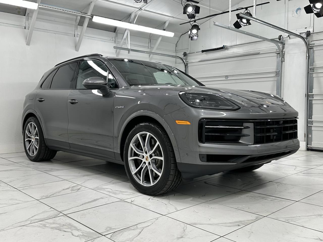 2025 Porsche Cayenne E-Hybrid photo 9