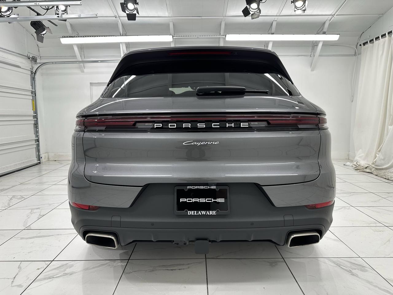 2025 Porsche Cayenne E-Hybrid photo 12