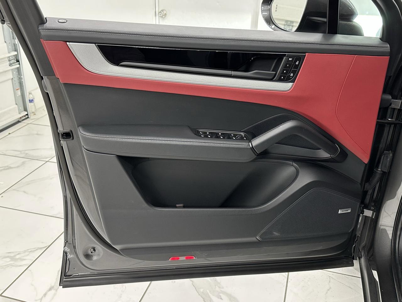2025 Porsche Cayenne E-Hybrid photo 23