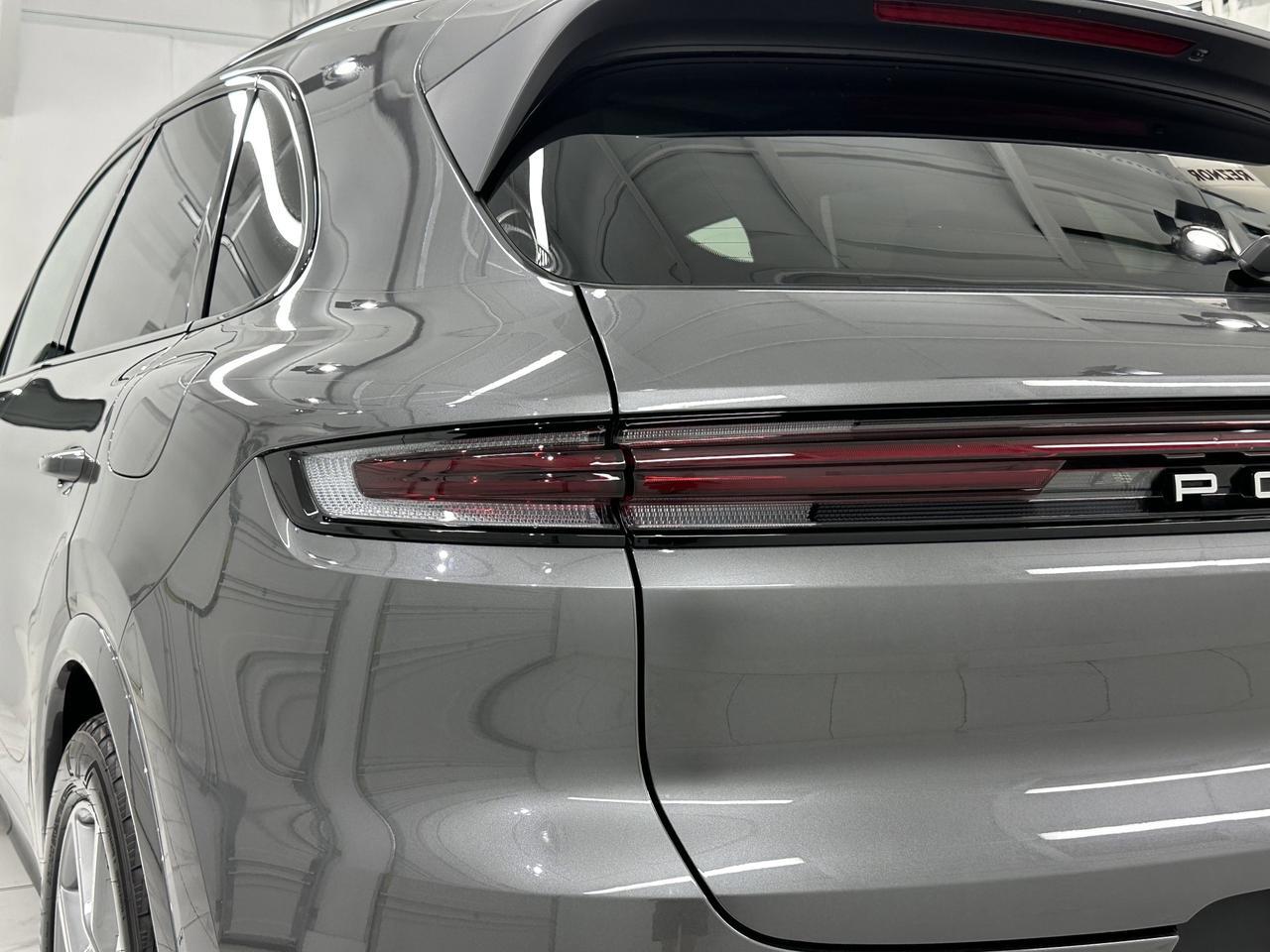 2025 Porsche Cayenne E-Hybrid photo 15