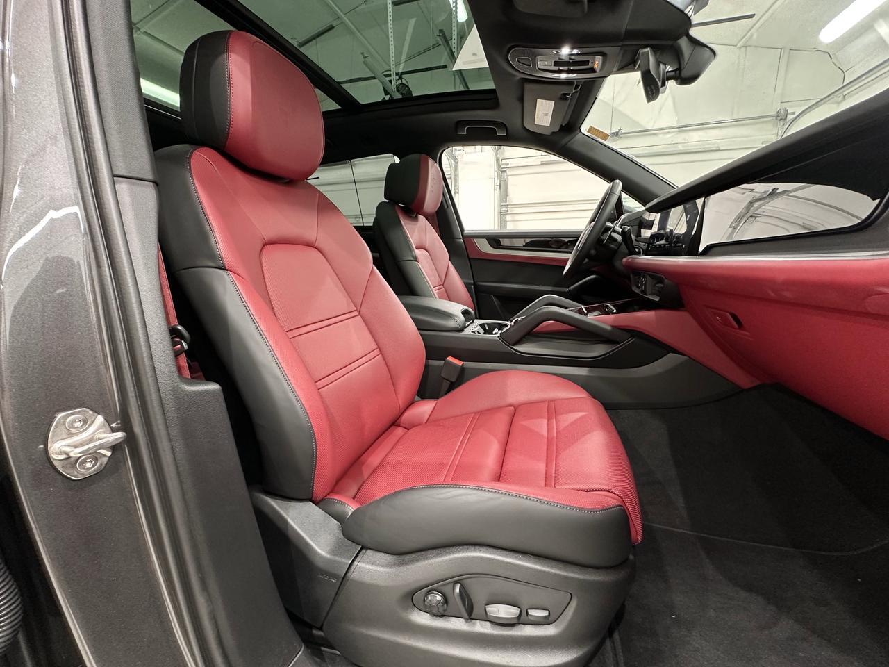 2025 Porsche Cayenne E-Hybrid photo 21