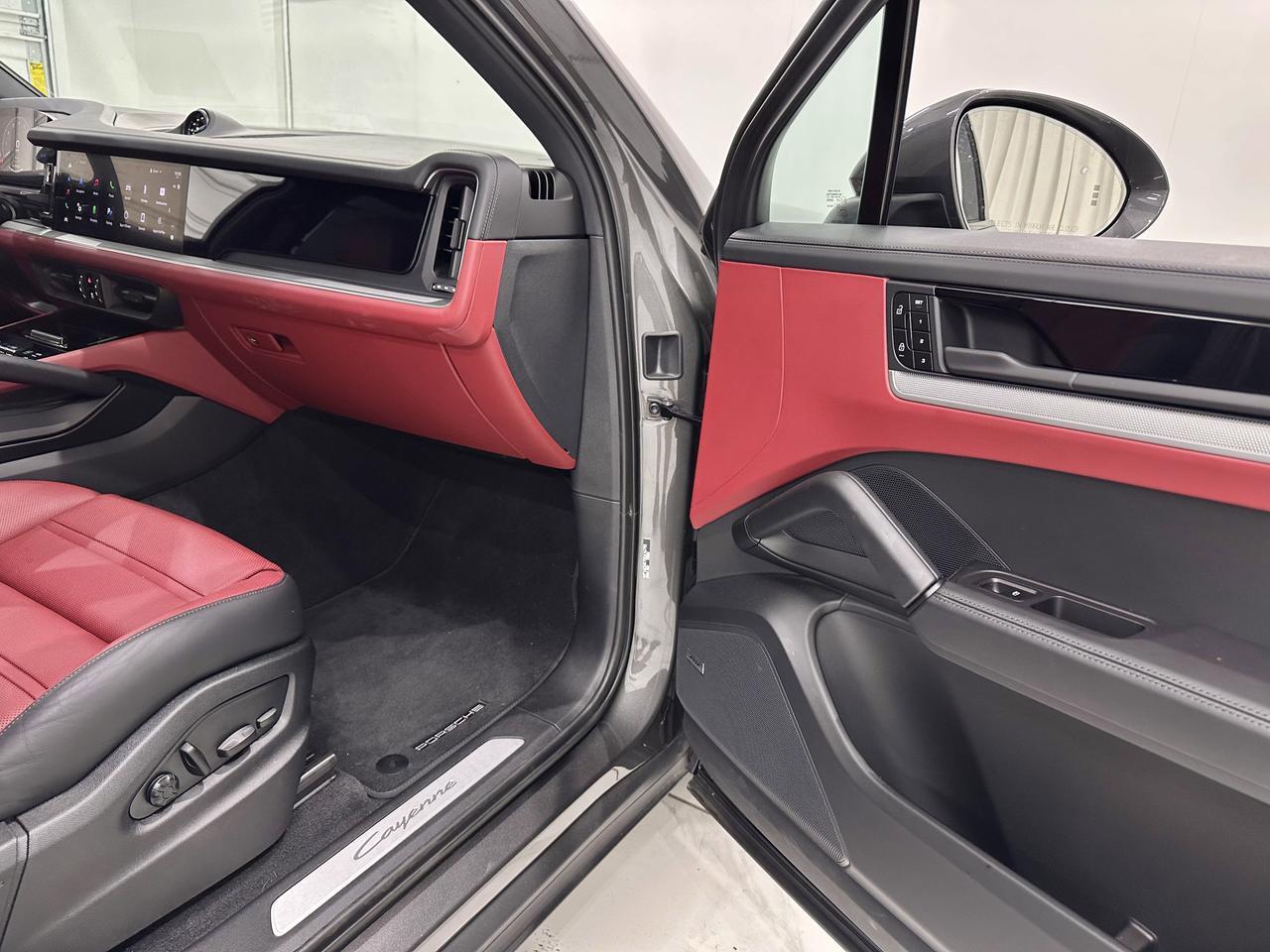 2025 Porsche Cayenne E-Hybrid photo 20