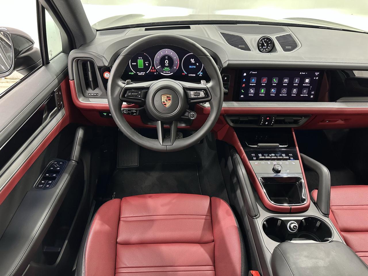 2025 Porsche Cayenne E-Hybrid photo 4