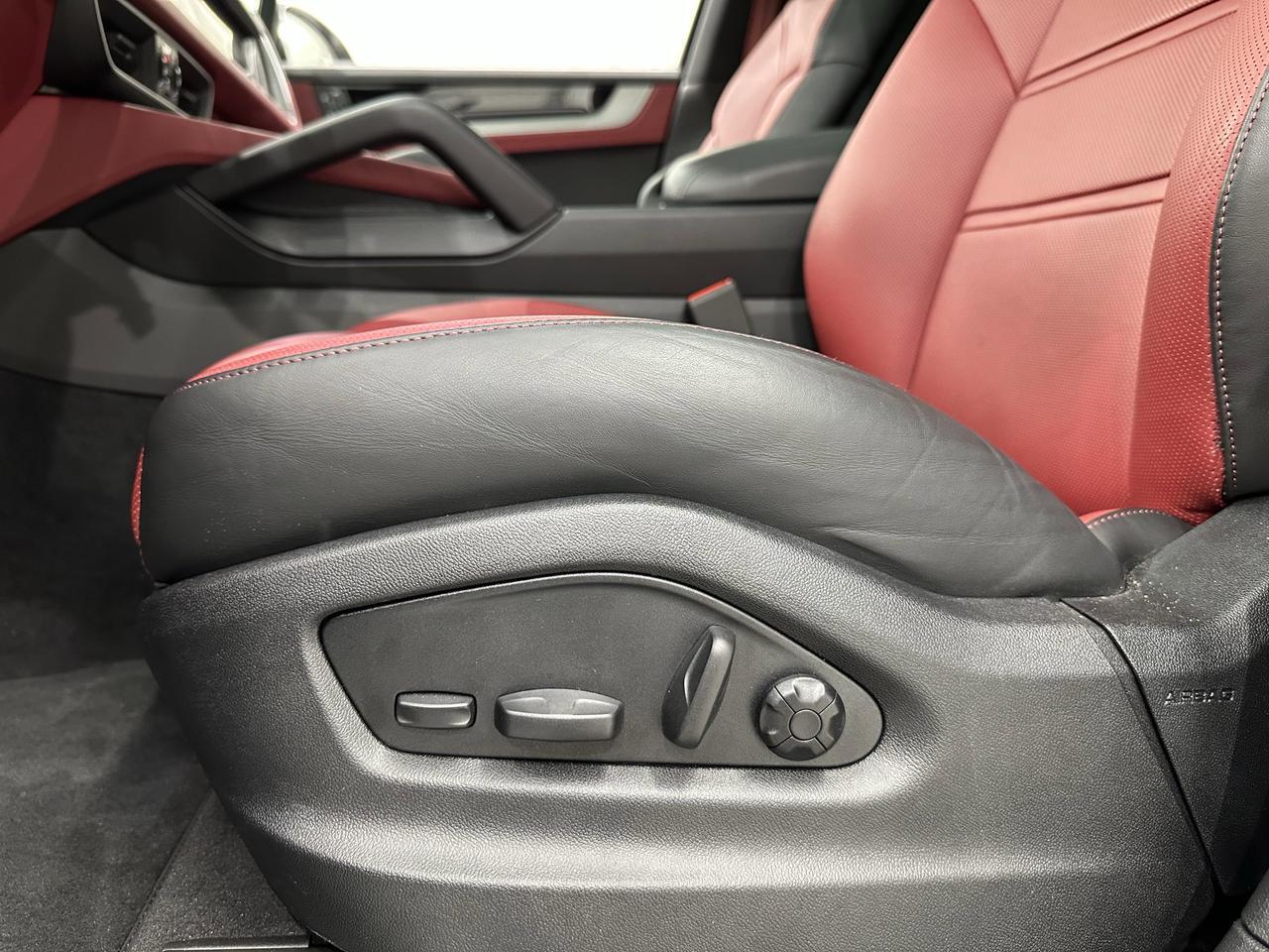 2025 Porsche Cayenne E-Hybrid photo 29