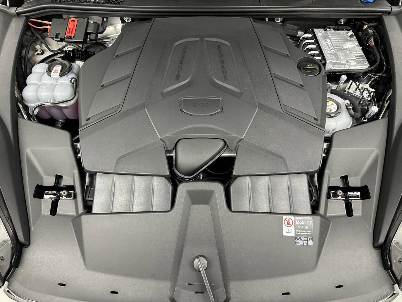 2025 Porsche Cayenne E-Hybrid Newark DE