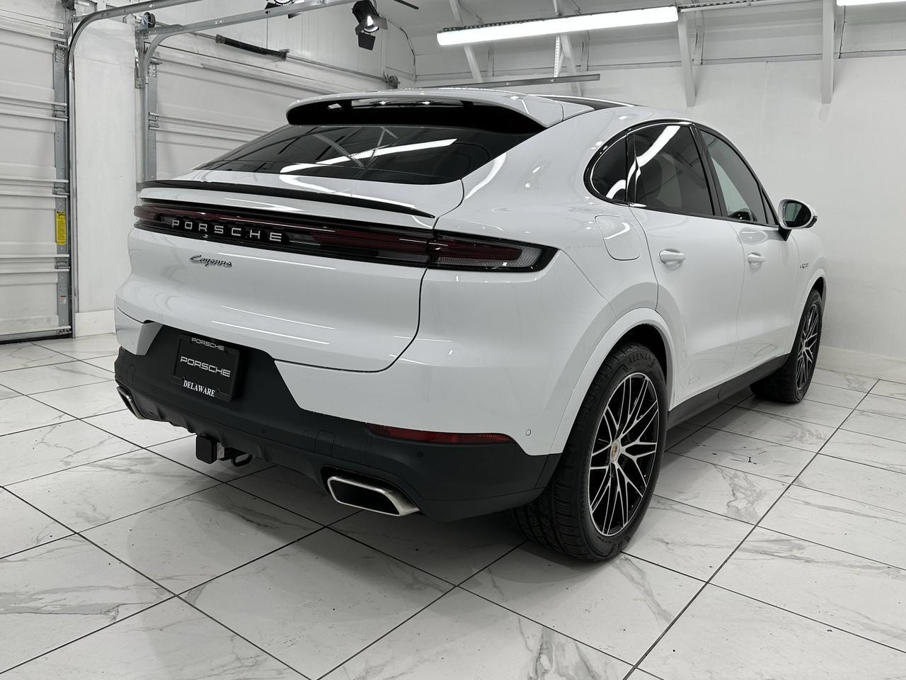 2025 Porsche Cayenne Coup E-Hybrid - Photo 12