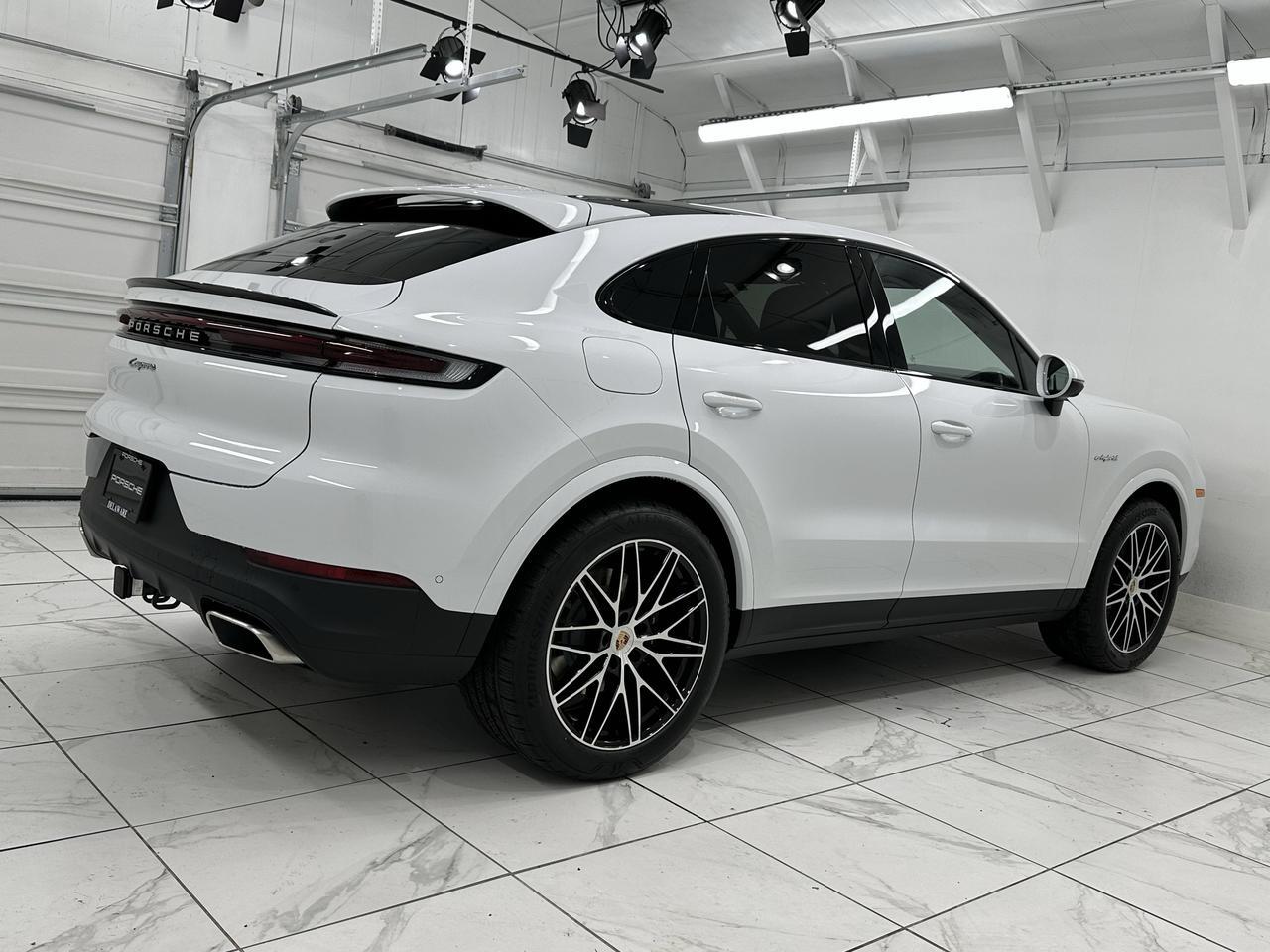 2025 Porsche Cayenne Coup E-Hybrid - Photo 11