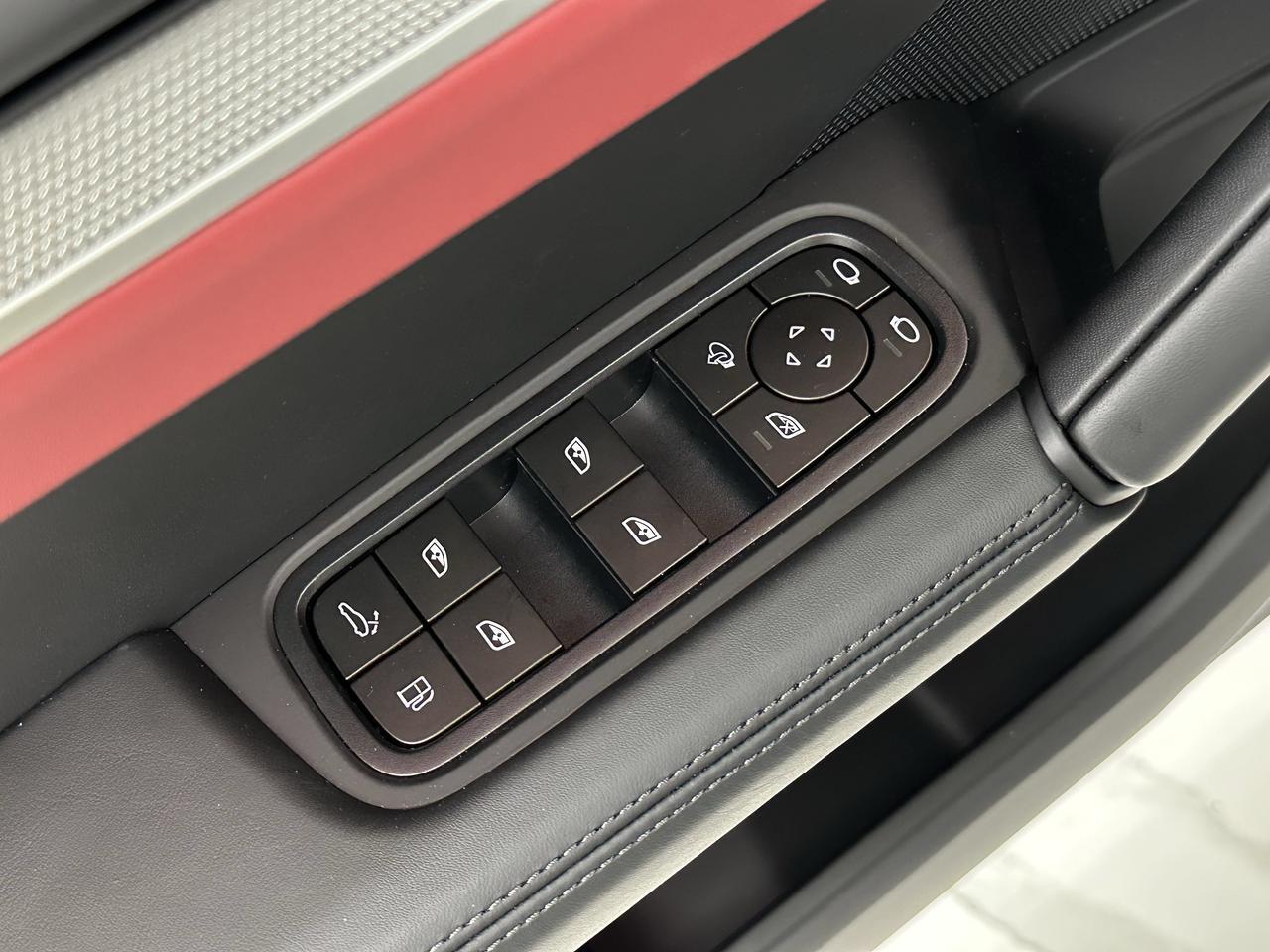 2025 Porsche Cayenne Coup E-Hybrid - Photo 28