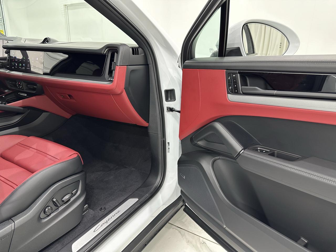 2025 Porsche Cayenne Coup E-Hybrid - Photo 22