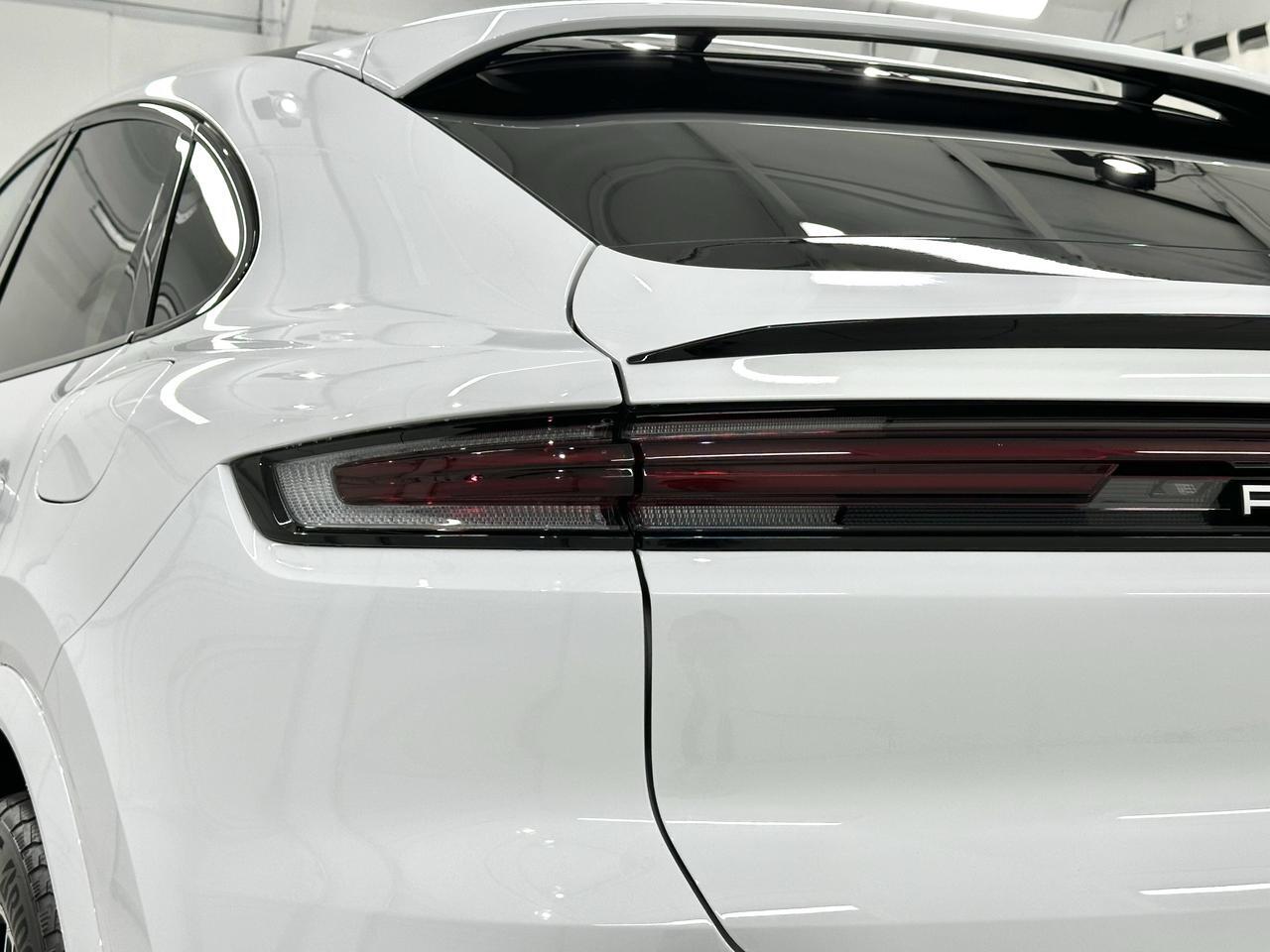 2025 Porsche Cayenne Coup E-Hybrid - Photo 18