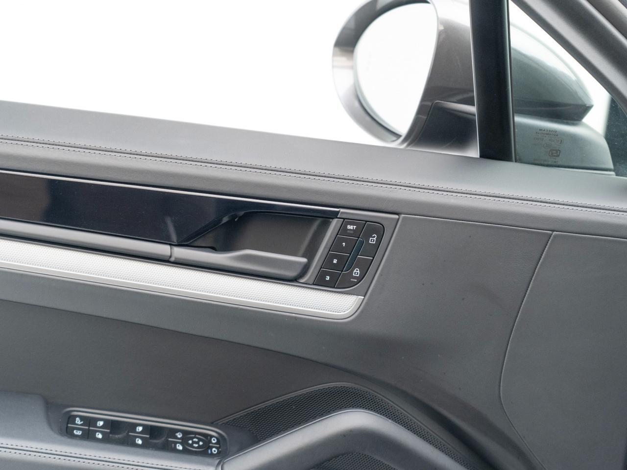 2025 Porsche Cayenne E-Hybrid Pompano Beach FL