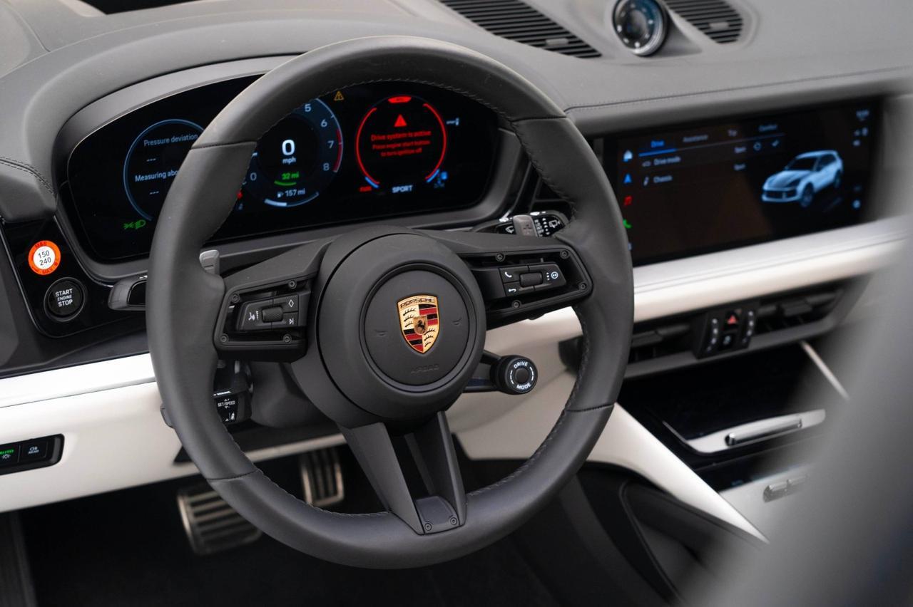 2025 Porsche Cayenne E-Hybrid Pompano Beach FL