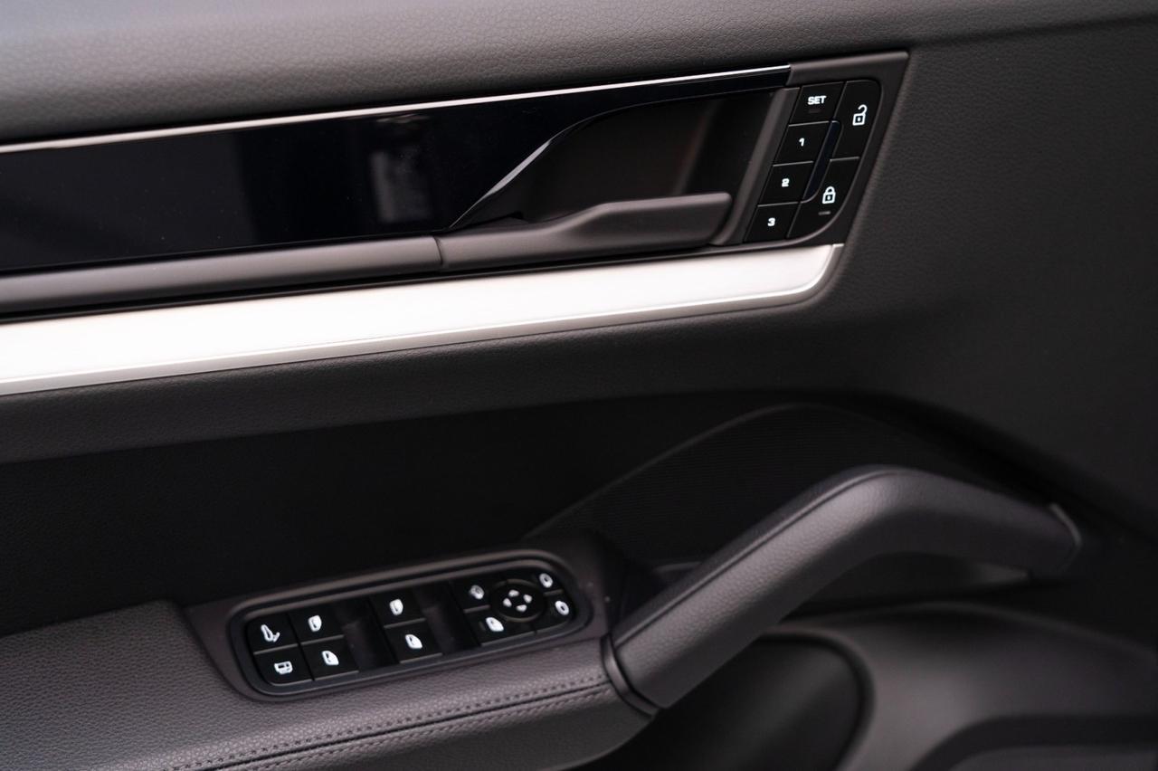 2025 Porsche Cayenne E-Hybrid Pompano Beach FL