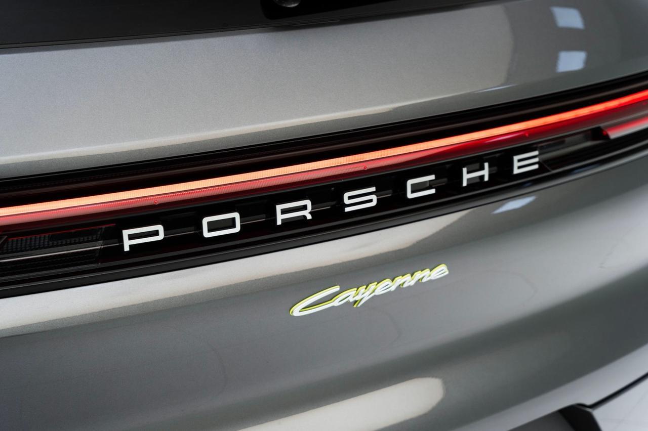 2025 Porsche Cayenne E-Hybrid Pompano Beach FL