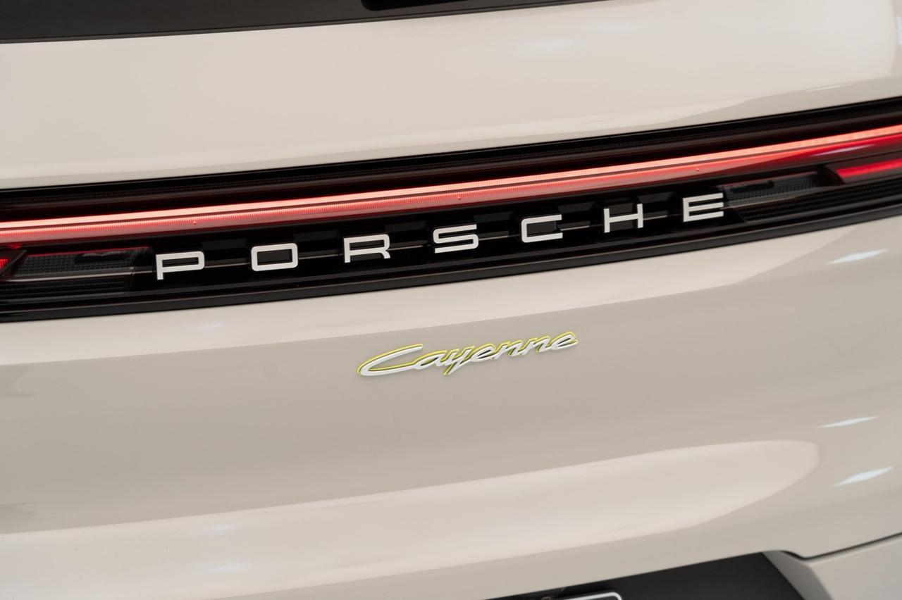 2025 Porsche Cayenne E-Hybrid Pompano Beach FL