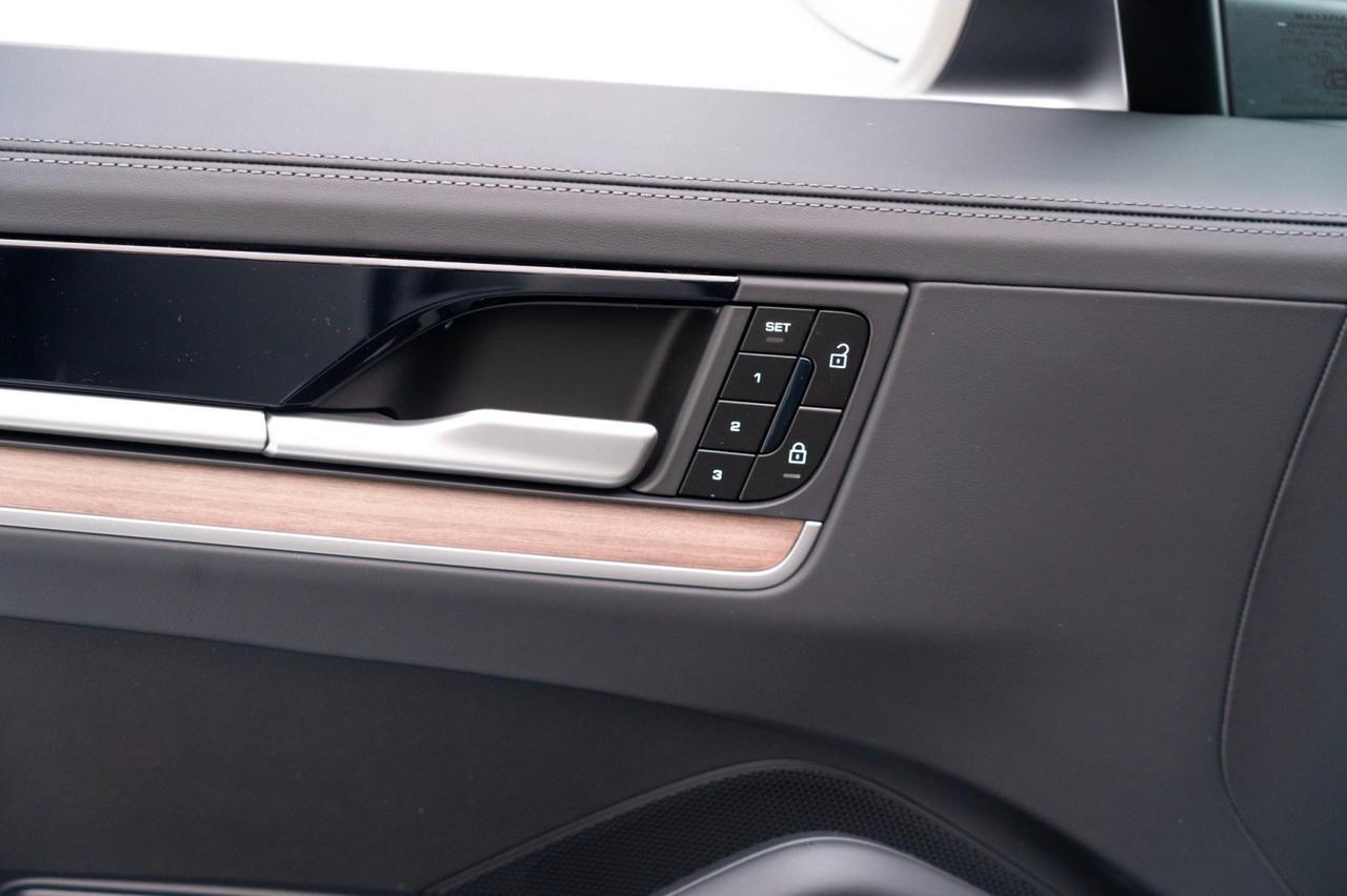 2025 Porsche Cayenne E-Hybrid Pompano Beach FL