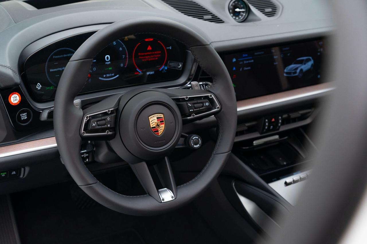 2025 Porsche Cayenne E-Hybrid Pompano Beach FL