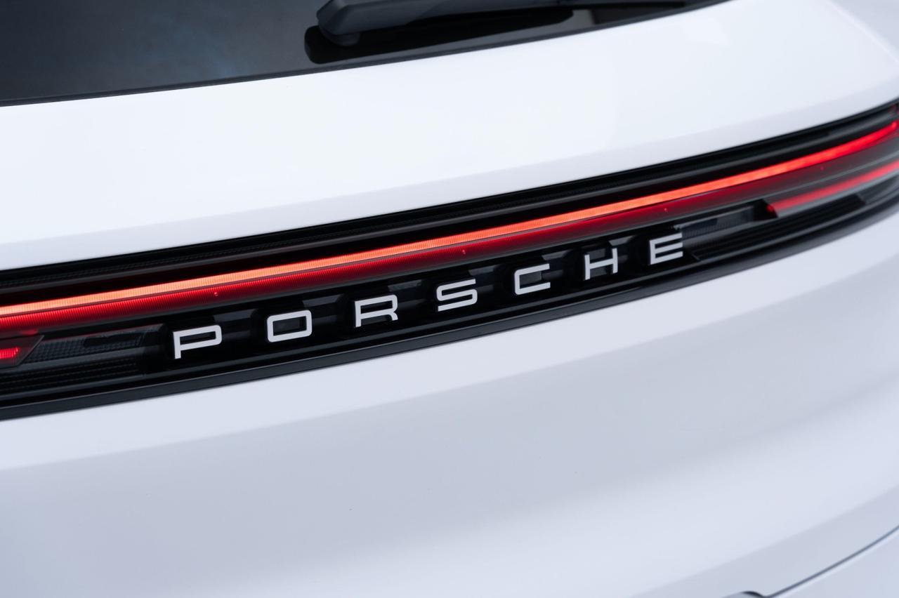 2025 Porsche Cayenne E-Hybrid Pompano Beach FL