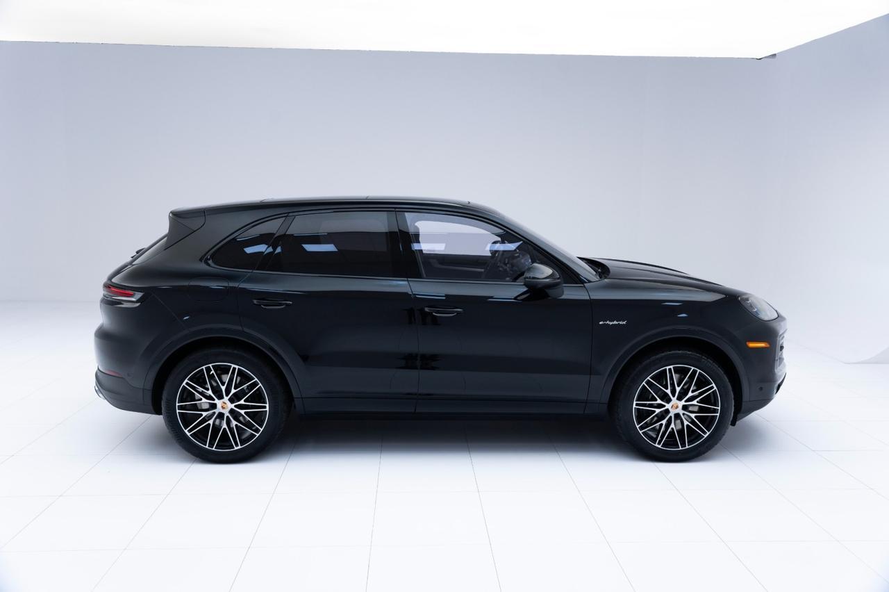 New 2025 Porsche Cayenne EHybrid in Pompano Beach FL