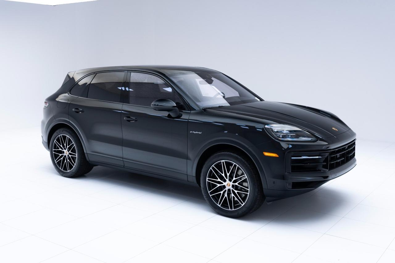 New 2025 Porsche Cayenne EHybrid in Pompano Beach FL