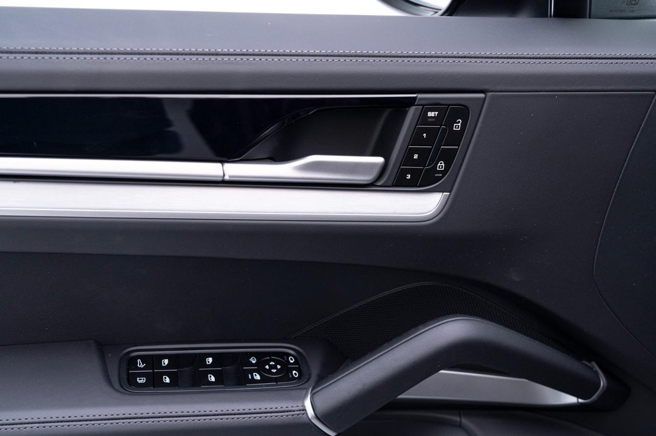 2025 Porsche Cayenne E-Hybrid Pompano Beach FL