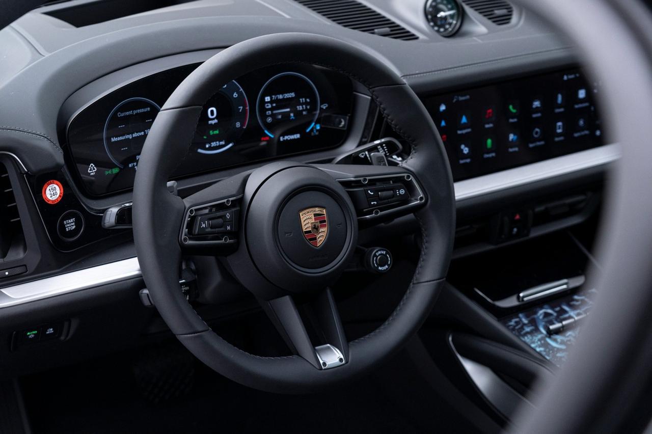 2025 Porsche Cayenne E-Hybrid Pompano Beach FL