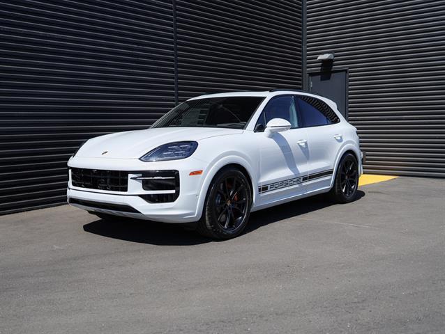2025 Porsche Cayenne GTS