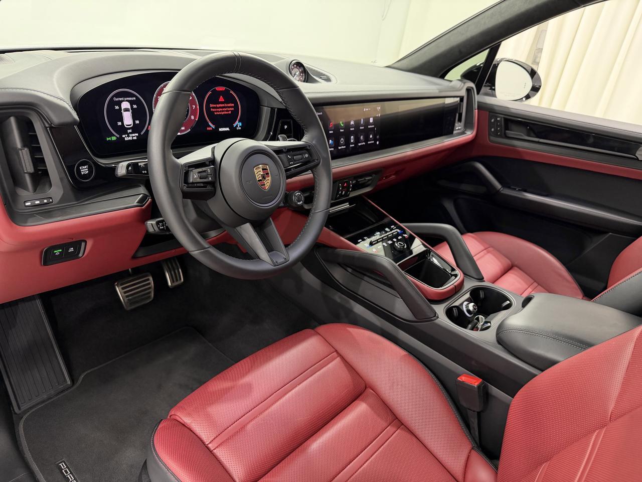 2025 Porsche Cayenne GTS photo 4