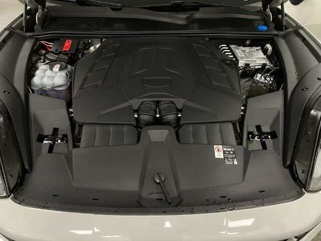 2025 Porsche Cayenne S Appleton WI