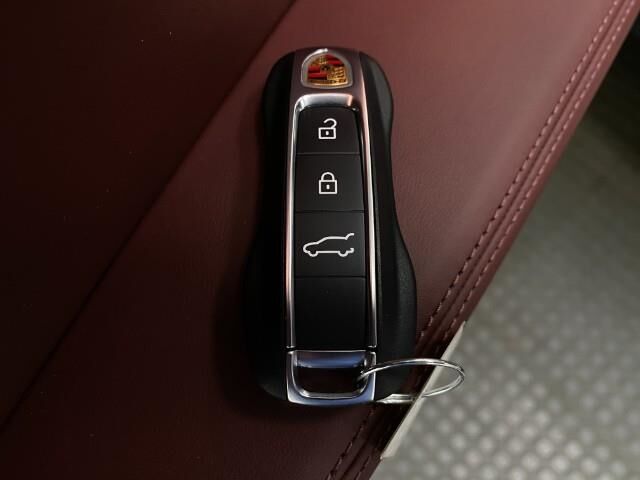 2025 Porsche Cayenne S Appleton WI