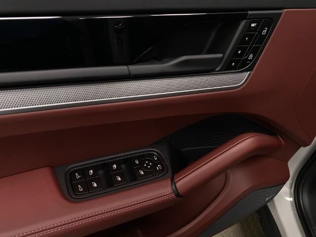 2025 Porsche Cayenne S Appleton WI