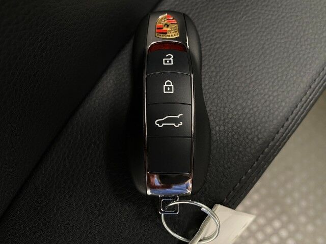 2025 Porsche Macan Appleton WI