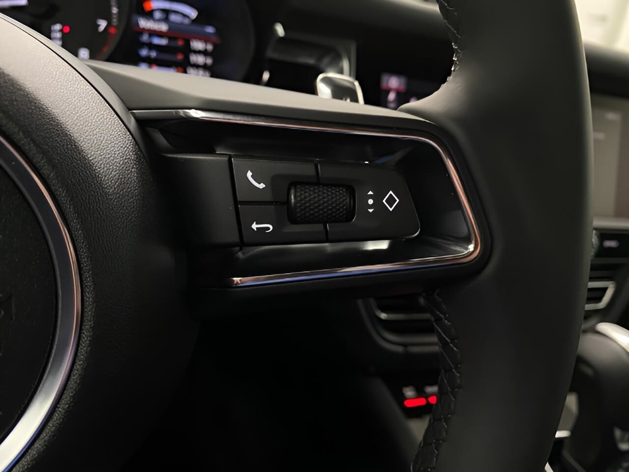 2025 Porsche Macan Appleton WI