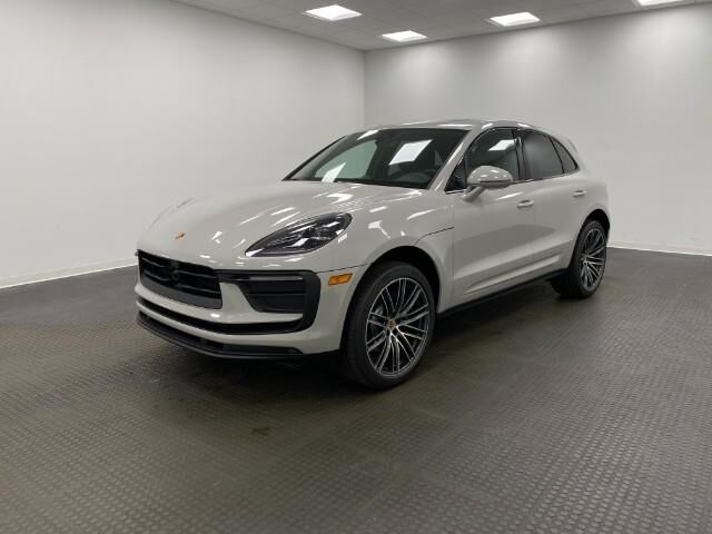 2026 Porsche Cayenne photo 2