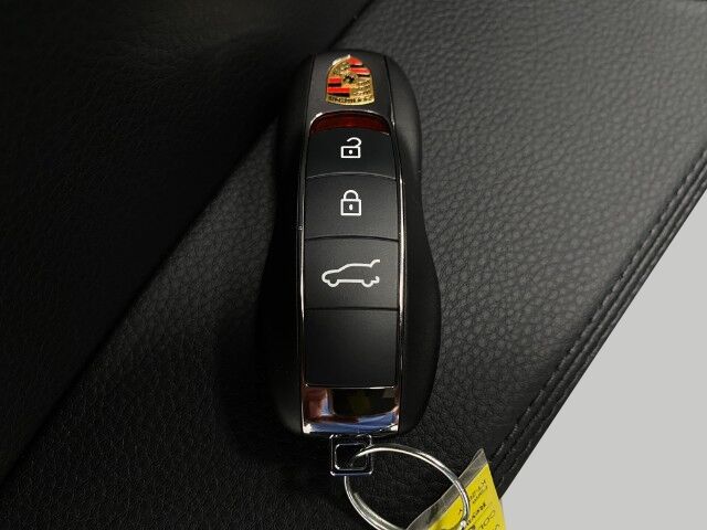 2025 Porsche Macan Appleton WI