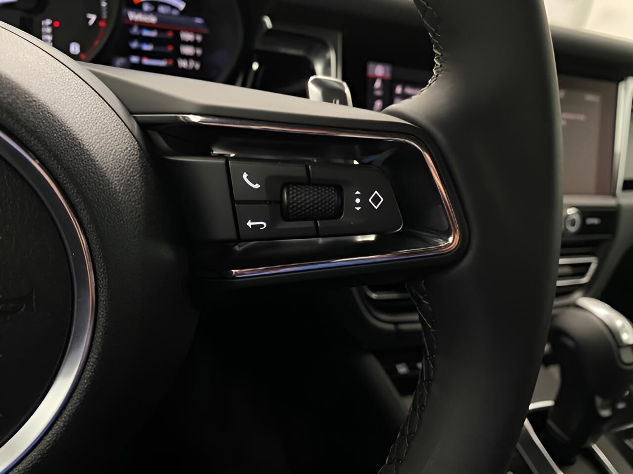 2025 Porsche Macan Appleton WI