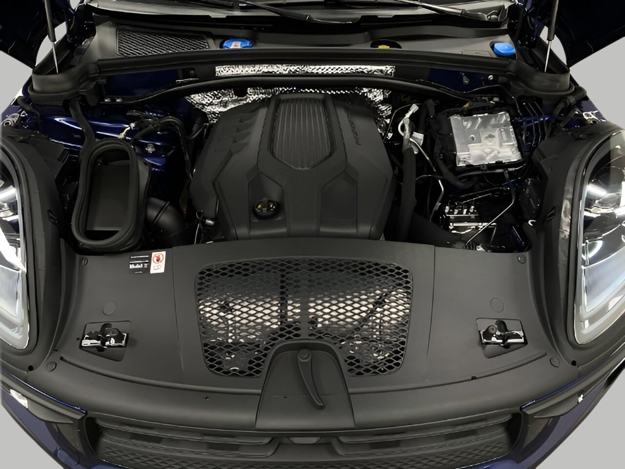 2025 Porsche Macan Appleton WI