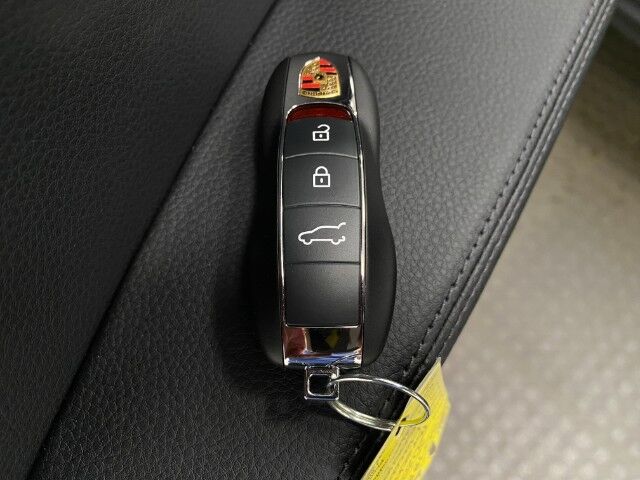 2025 Porsche Macan Appleton WI