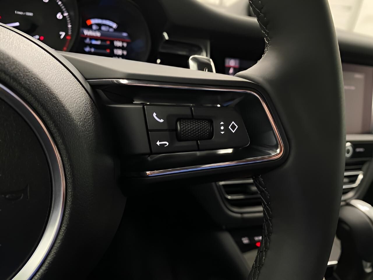 2025 Porsche Macan Appleton WI