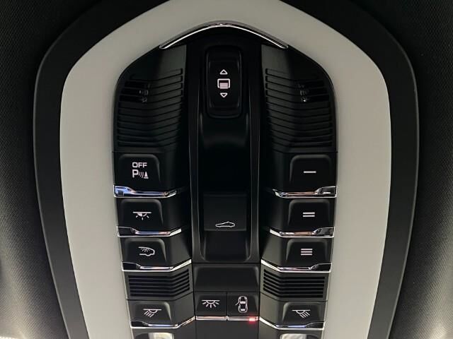 2025 Porsche Macan Appleton WI