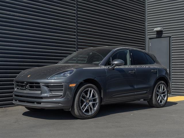 2025 Porsche Macan