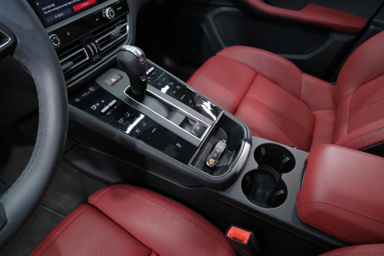 2025 Porsche Macan Miami FL