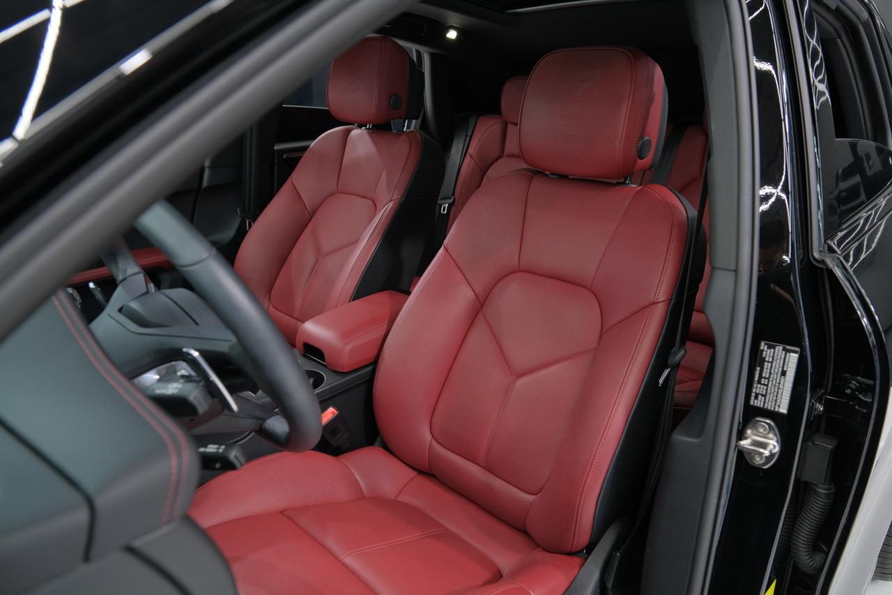 2025 Porsche Macan Miami FL