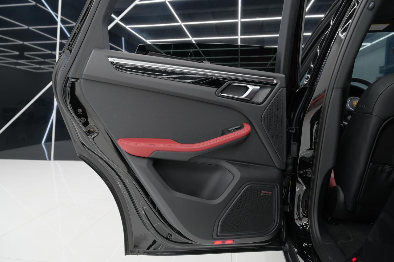 2025 Porsche Macan Miami FL