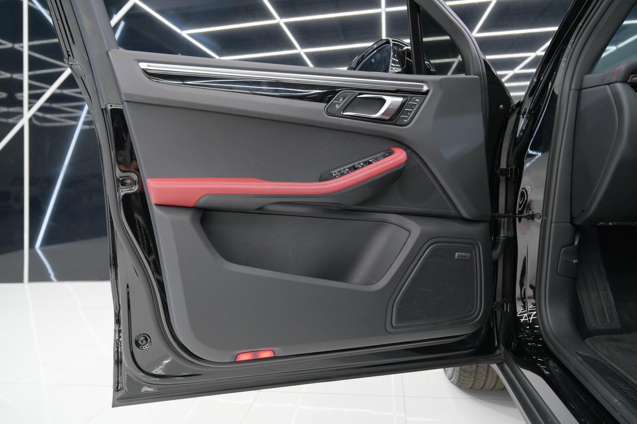 2025 Porsche Macan Miami FL