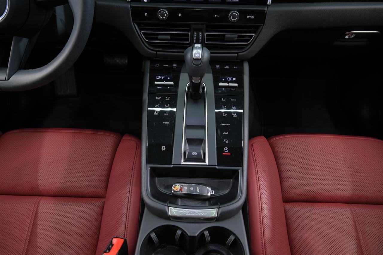 2025 Porsche Macan Miami FL