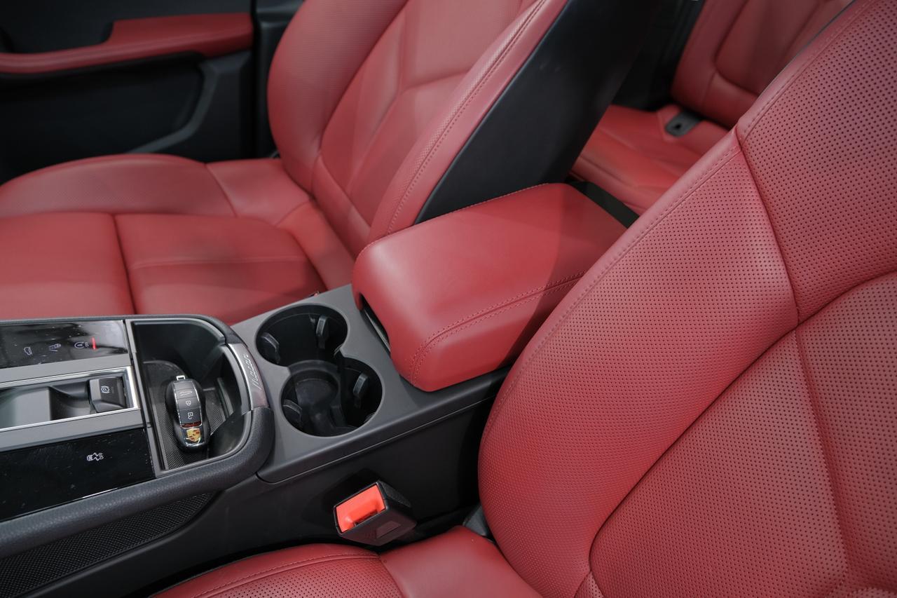 2025 Porsche Macan Miami FL